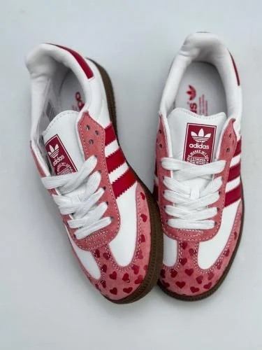 Adidas-Samba-OG-x-CDG-Heart-Valentines-4.jpg