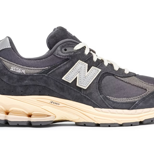 Chaussure-New-Balance-2002R-Noir-3.jpeg