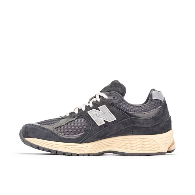 Chaussure-New-Balance-2002R-Noir-4.jpeg