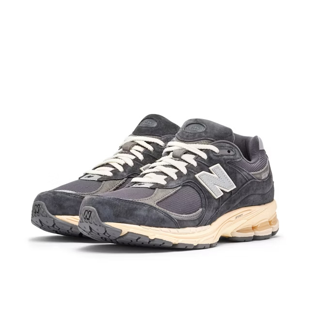 Chaussure-New-Balance-2002R-Noir-5.jpeg