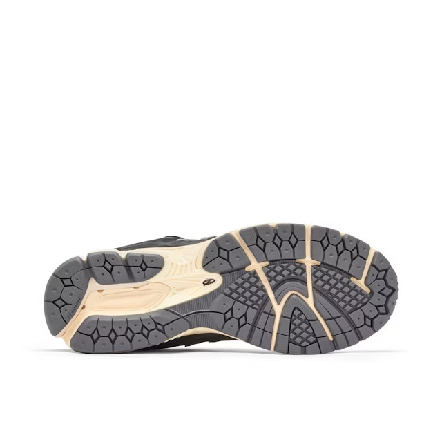 Chaussure-New-Balance-2002R-Noir-6.jpeg