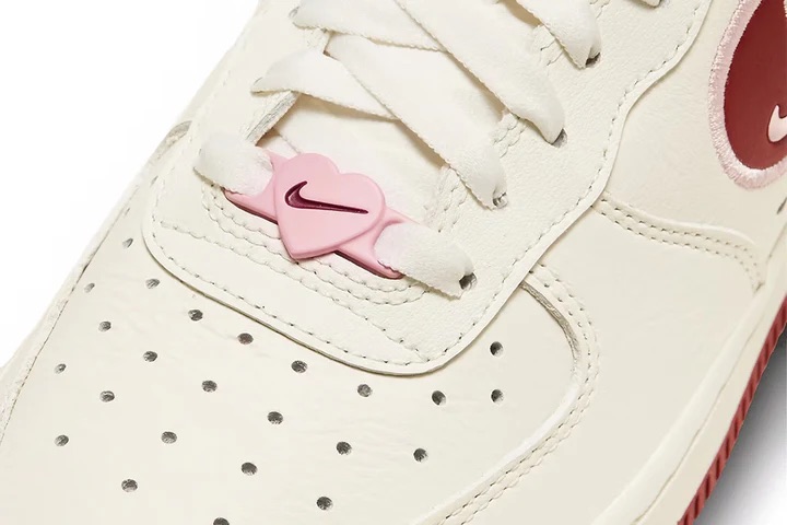 Chaussure-Nike-Air-Force-1-Low-Valentine-s-Day-7.jpeg