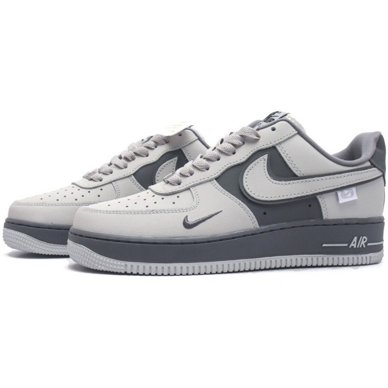 Chaussures-Nike-Air-Force-1-Low-Gris-Clair-Accents-Gris-Fonce-3.jpeg
