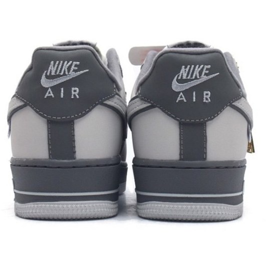 Chaussures-Nike-Air-Force-1-Low-Gris-Clair-Accents-Gris-Fonce-4.jpeg