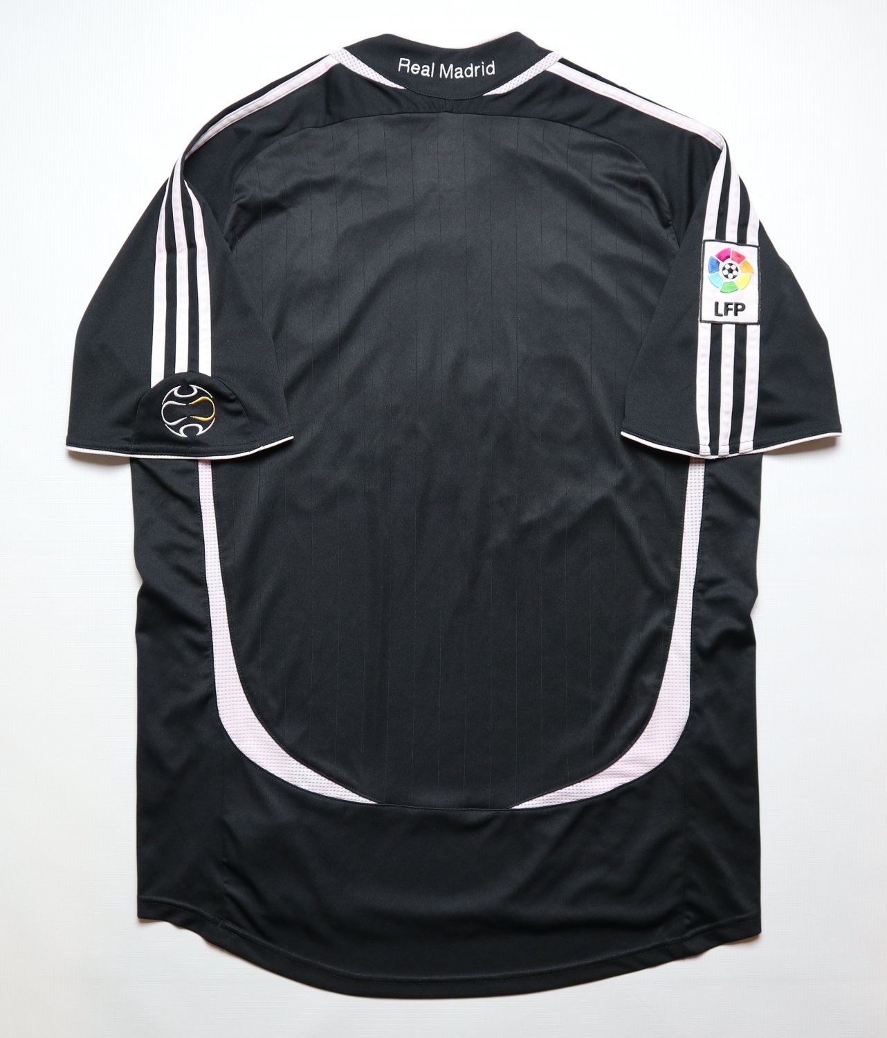 Maillot-Real-Madrid-x-Adidas-away-2006-2007-3.jpeg