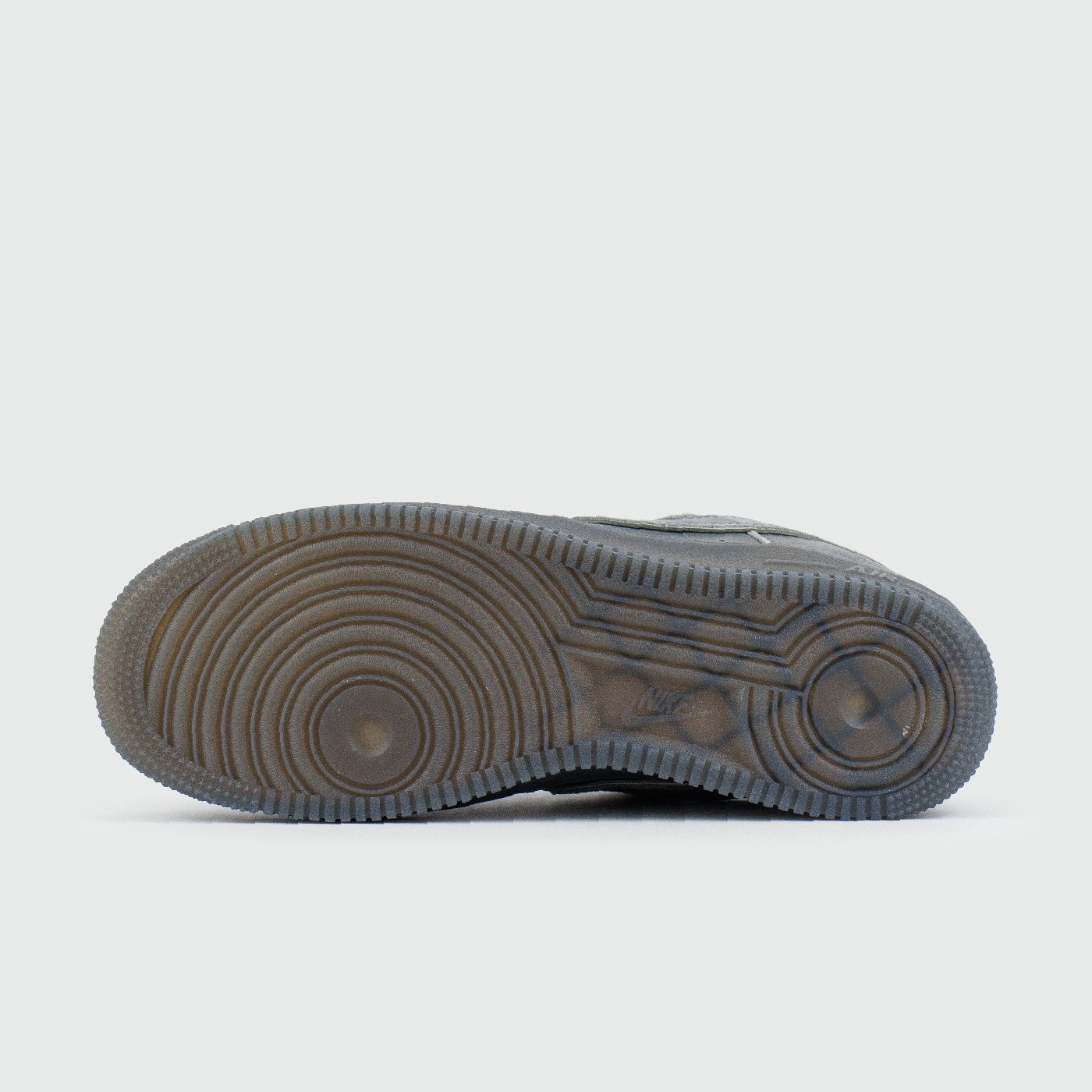 Nike-Air-Force-1-07-LV8-Daim-Gris-Fonce-Noir-Reflechissant-5.jpeg