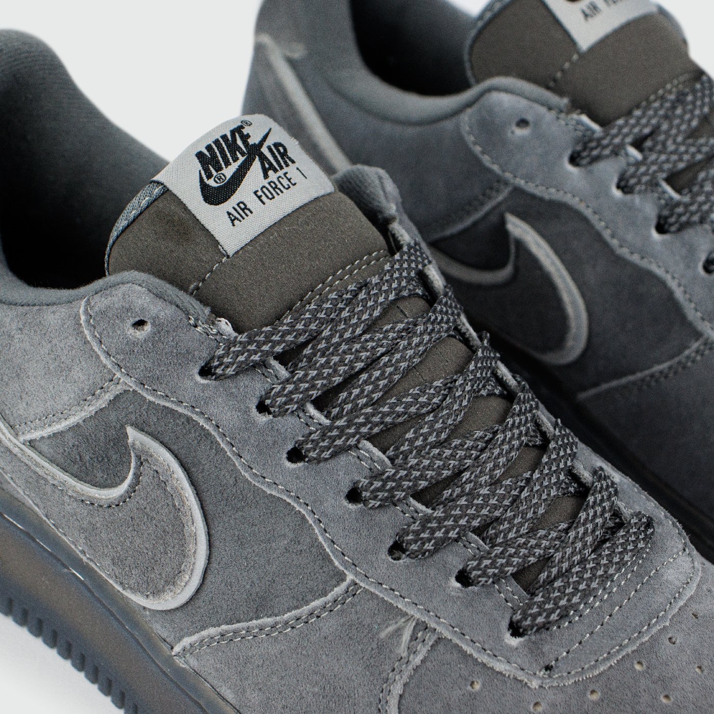 Nike-Air-Force-1-07-LV8-Daim-Gris-Fonce-Noir-Reflechissant-6.jpeg