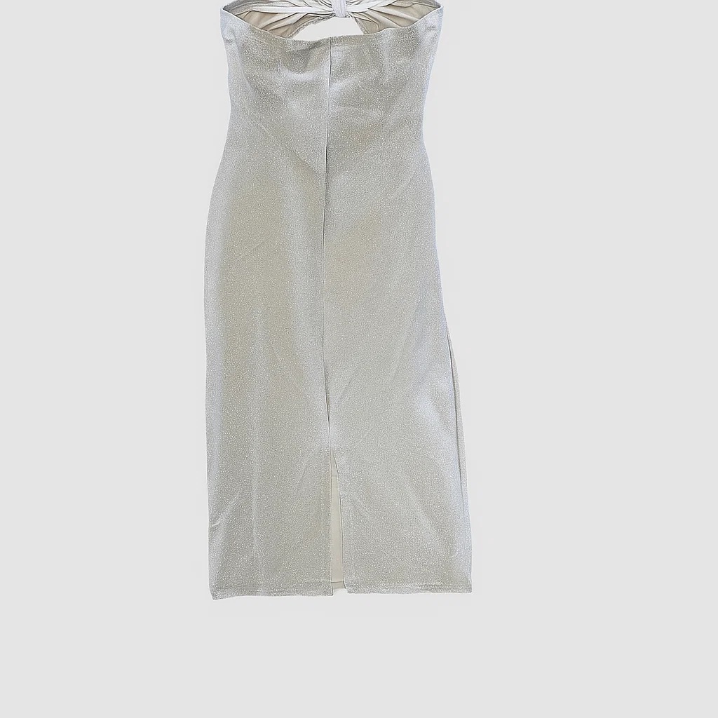 Robe-Shein-bustier-argentee-scintillante-avec-detail-noue-2.jpeg
