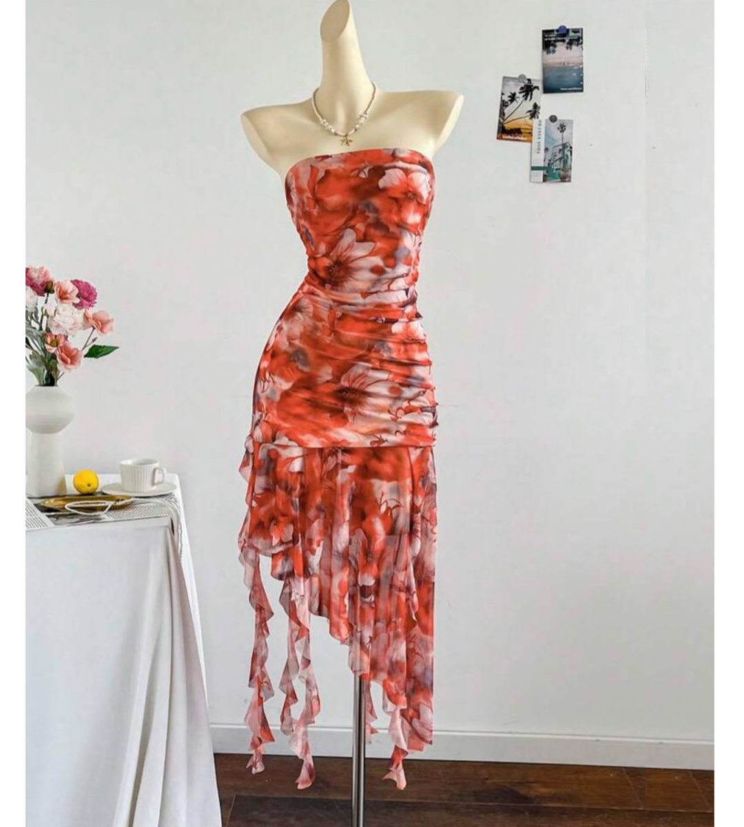 Robe Shein bustier asymetrique imprimé floral rouge pour soirées et sorties