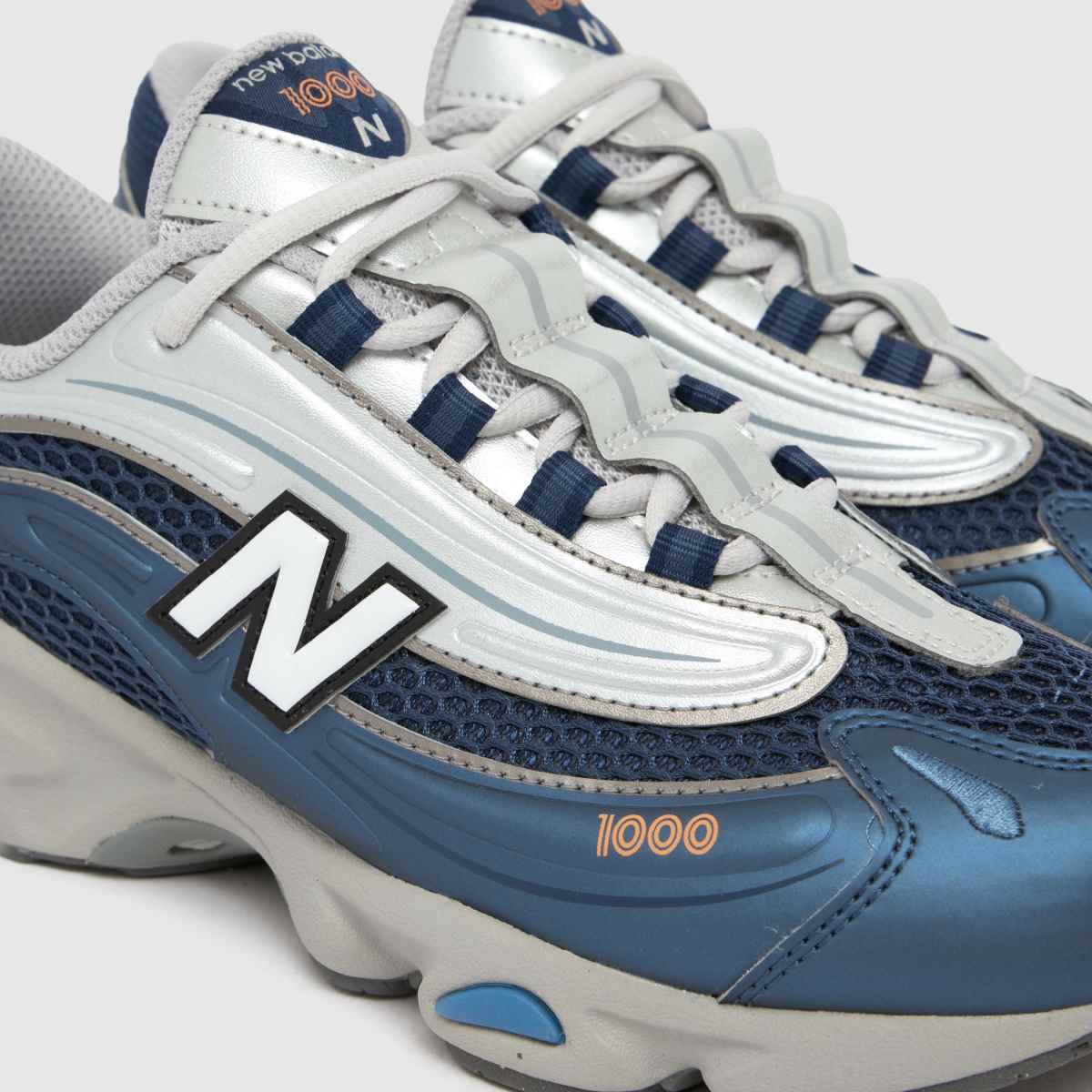chaussures-new-balance-1000-bleu-marine-et-blanc-3.jpeg