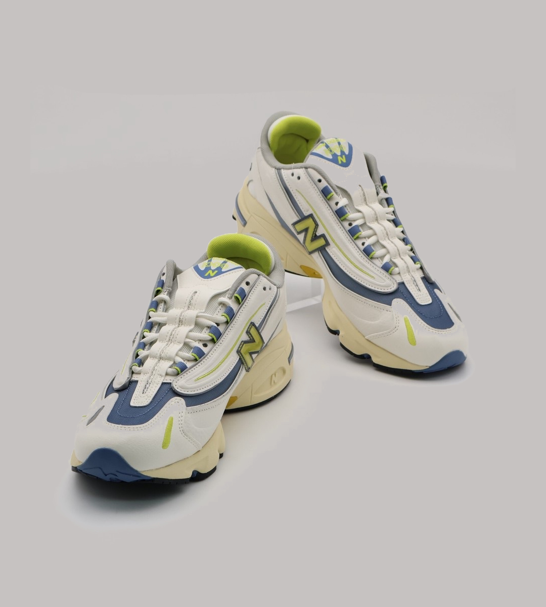 chaussures-new-balance-1000-sea-salt-heron-blanc-et-violet-vert-2.jpeg