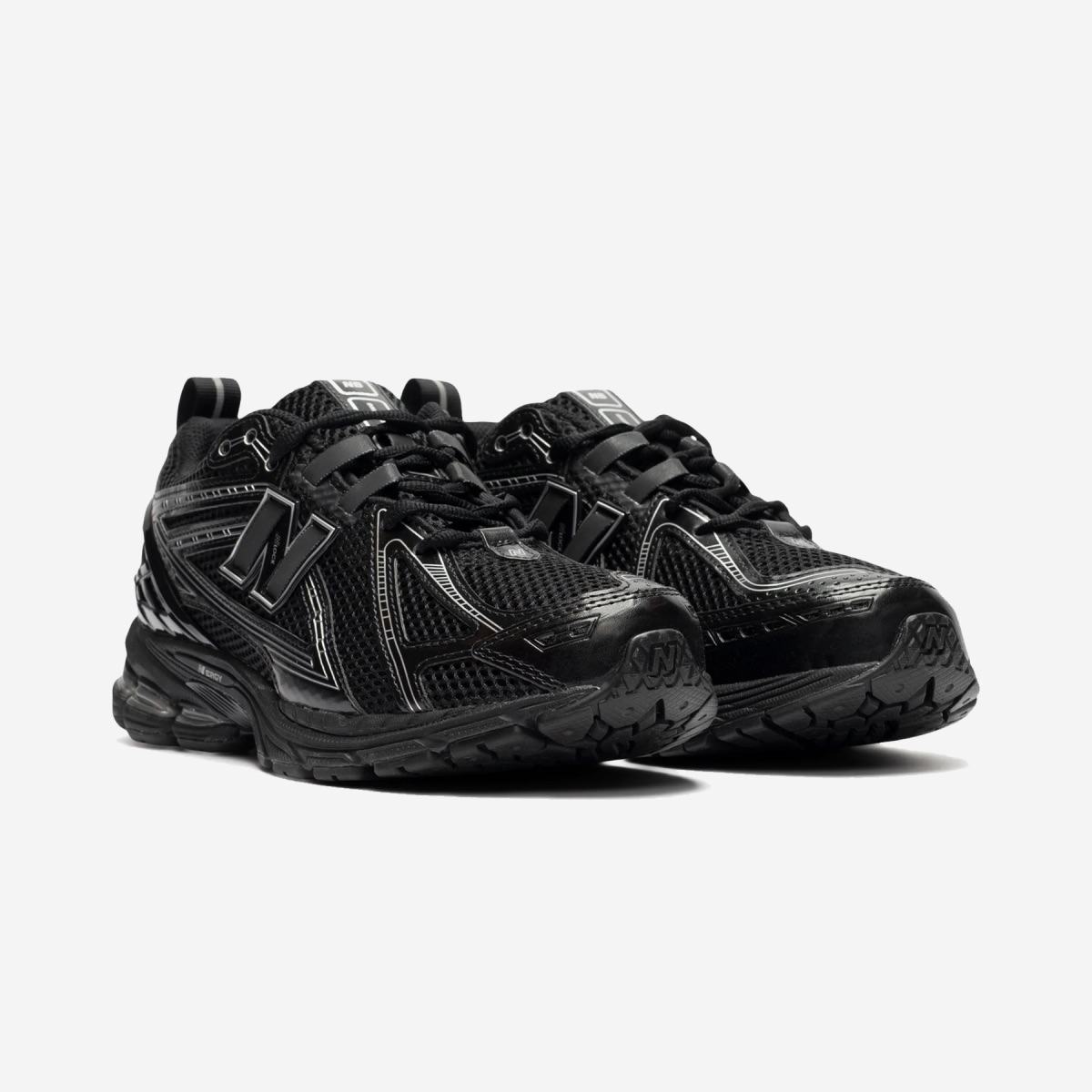 chaussures-new-balance-1960r-noir-4.jpeg