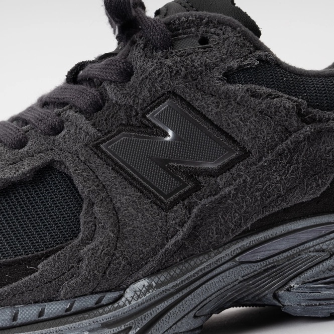 chaussures-new-balance-2002-full-black-4.jpeg