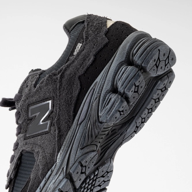 chaussures-new-balance-2002-full-black-5.jpeg
