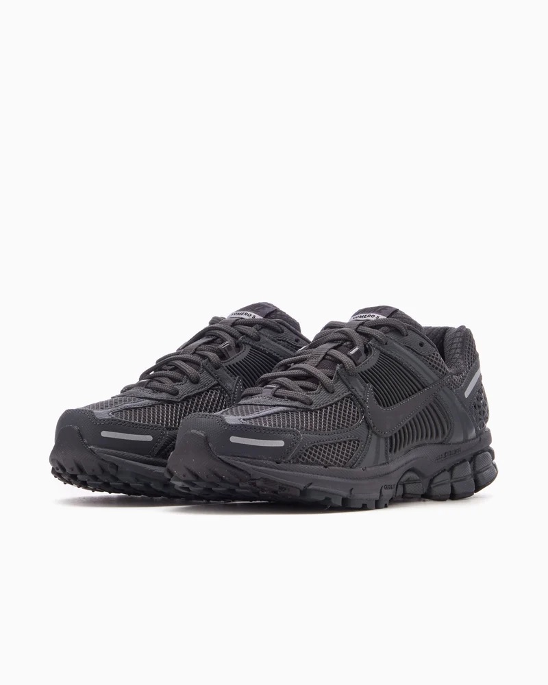 chaussures-nike-zoom-vomero-5-noir-avec-trait-blanc-6.jpeg