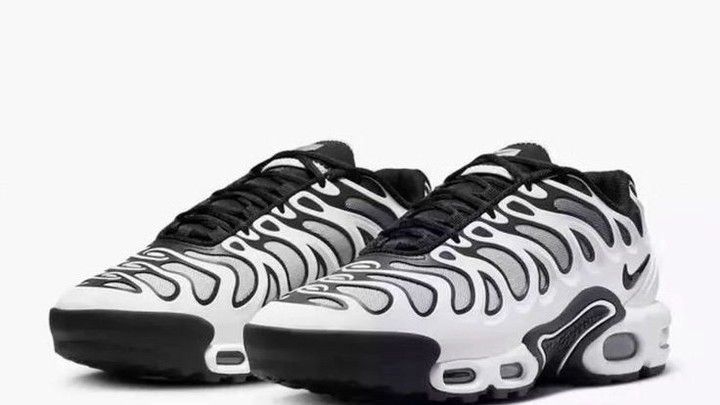 nike-air-max-plus-tn-drift-panda-5.jpeg