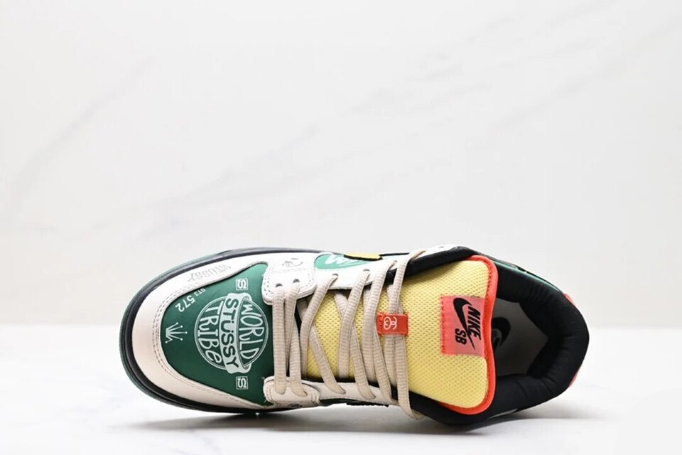 nike-sb-dunk-low-x-stussy-2.jpg