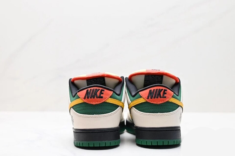 nike-sb-dunk-low-x-stussy-3.jpg