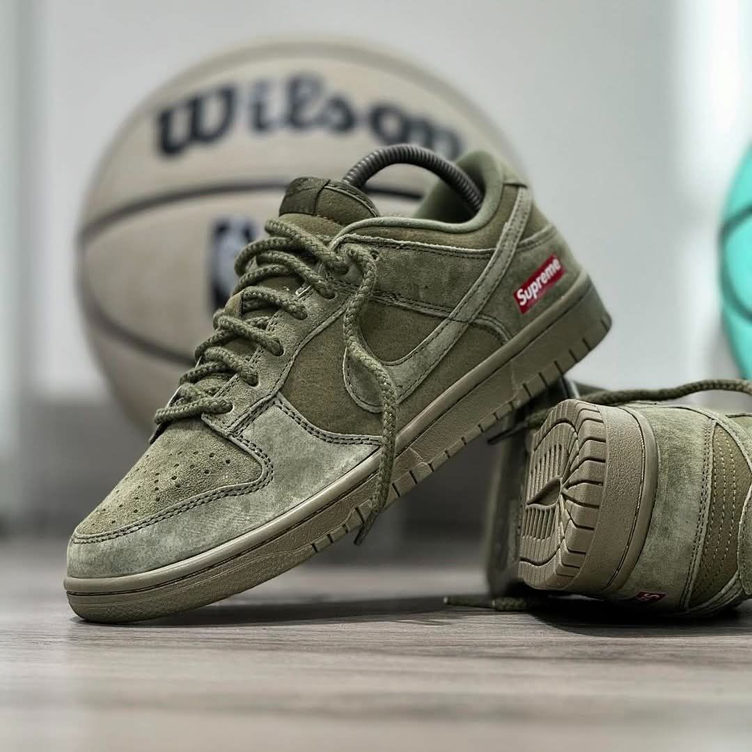 nike-sb-dunk-low-x-supreme-5.jpeg