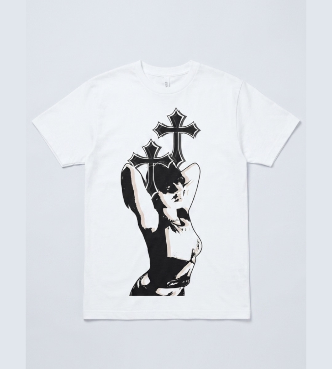 T-shirt Blanc Design Femme avec Croix Gothique Style Dark Aesthetic