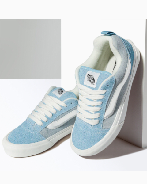 Vans Knu Skool Bleu-Ciel avec des semelles Blanches
