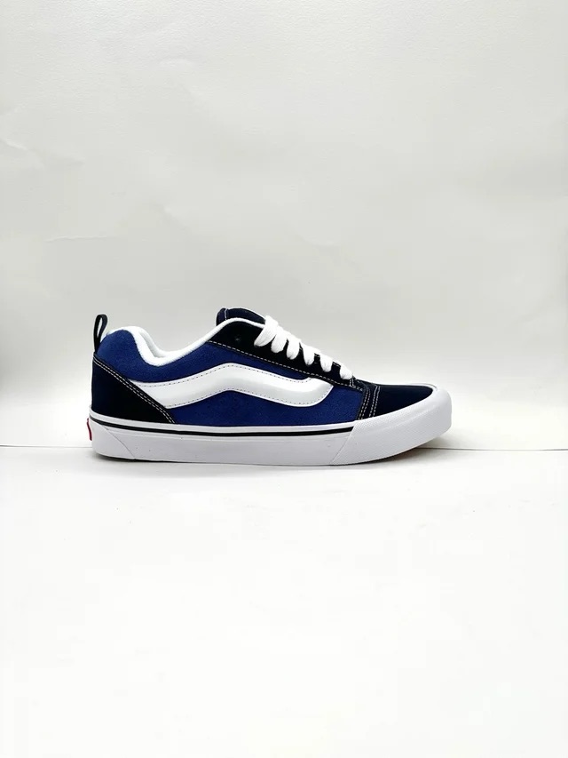 Vans Knu Skool Bleu-Marine avec des semelles Blanches
