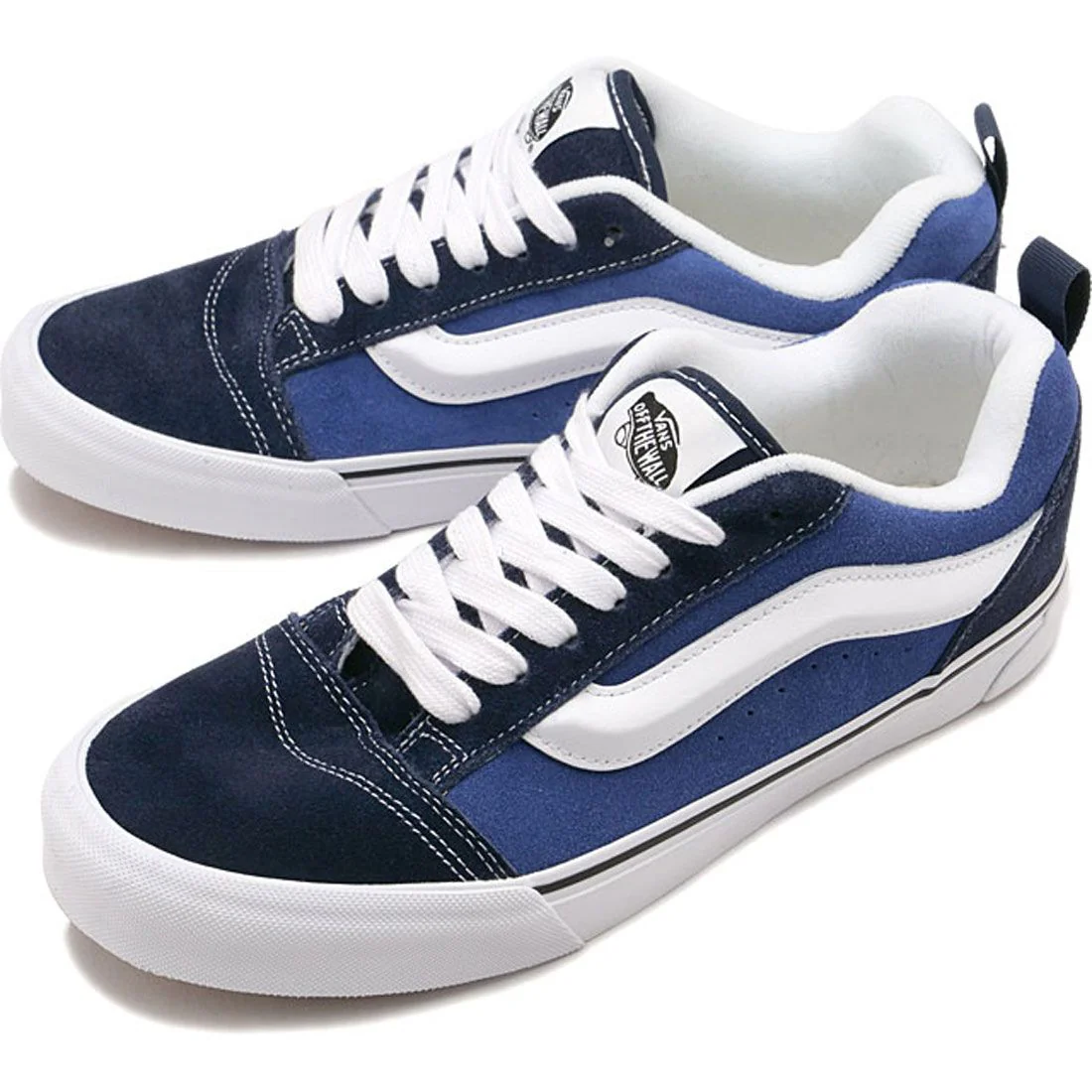 vans-knu-skool-bleu-marine-avec-des-semelles-blanches-3.png