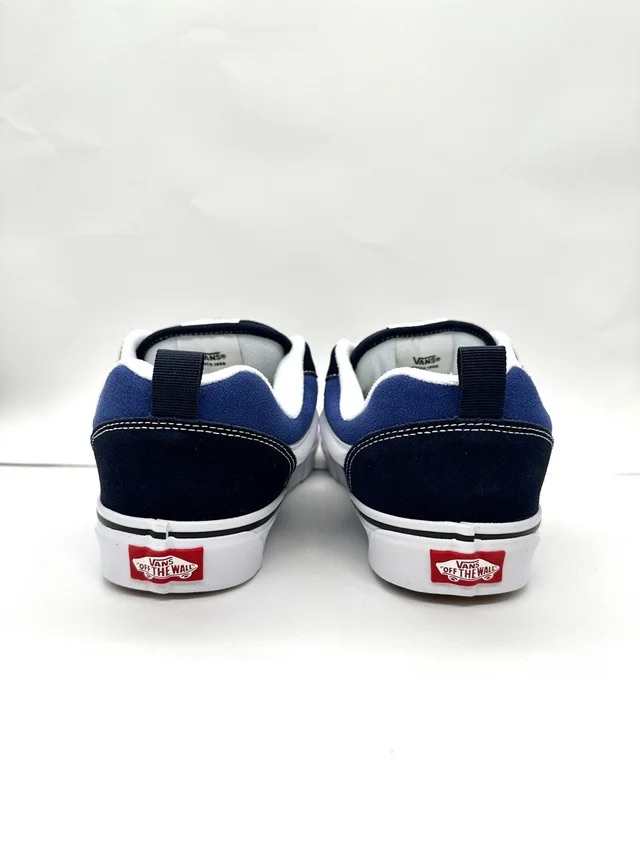 vans-knu-skool-bleu-marine-avec-des-semelles-blanches-5.jpg