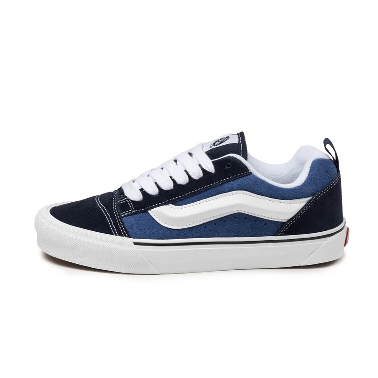 vans-knu-skool-bleu-marine-avec-des-semelles-blanches-7.jpeg
